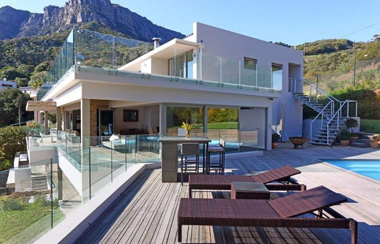 To Let 8 Bedroom Property for Rent in Llandudno Western Cape